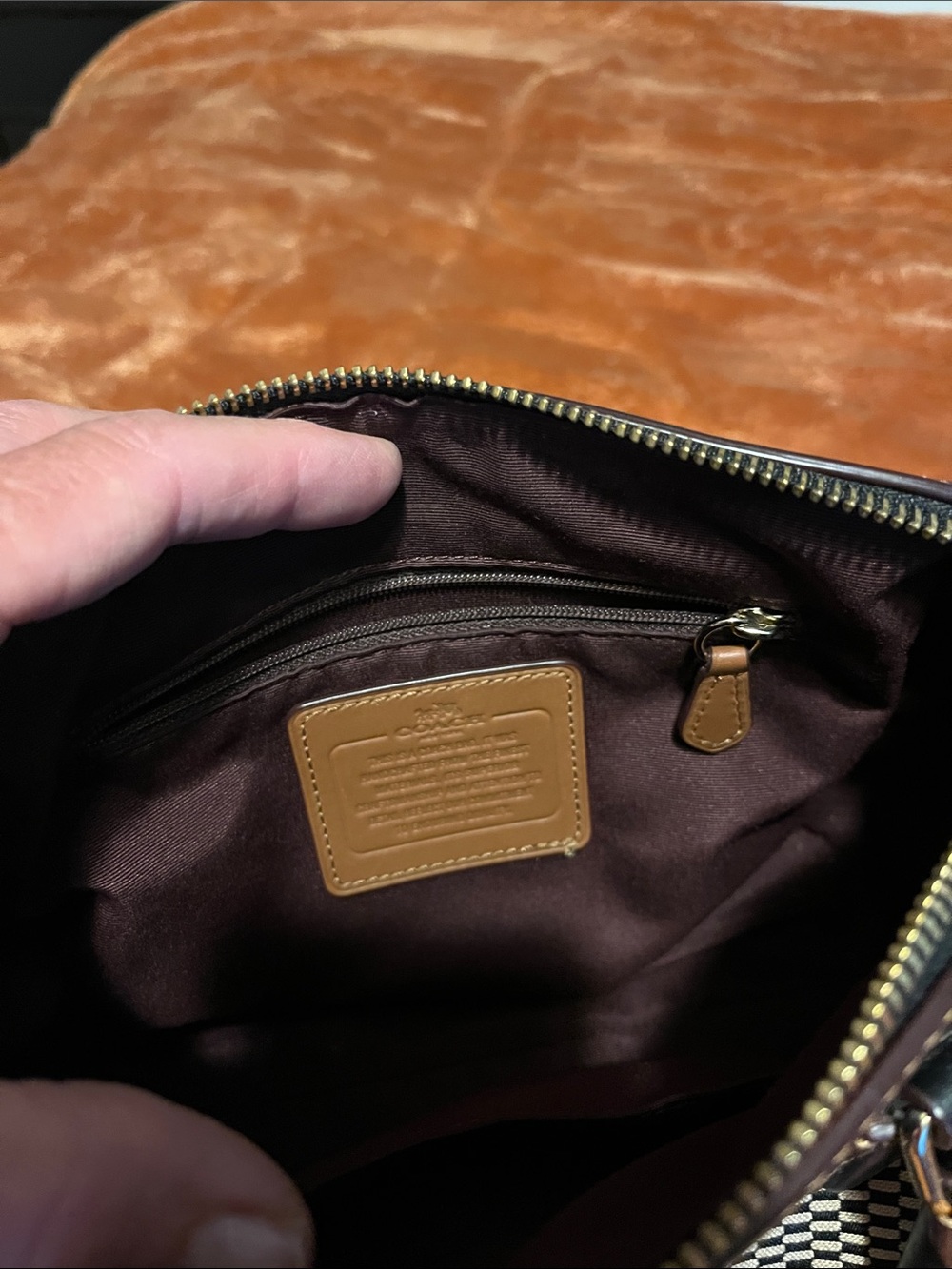 Coach mini bennett satchel with black and tan exploded pattern. - Picture 4 of 6